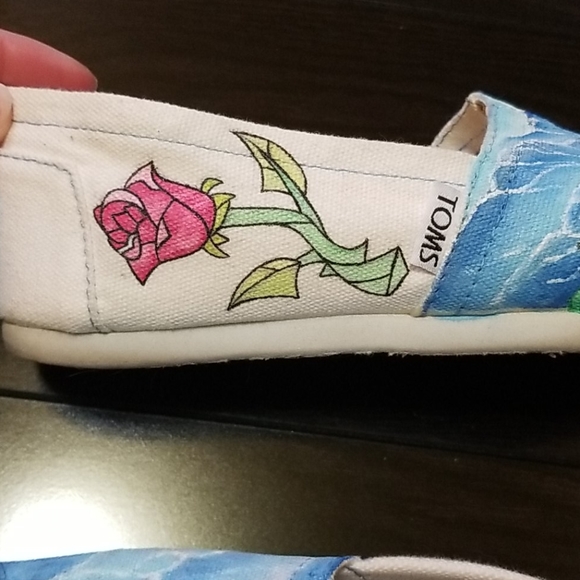Beauty and the Beast painted TOMS size 5.5 - Picture 4 of 7